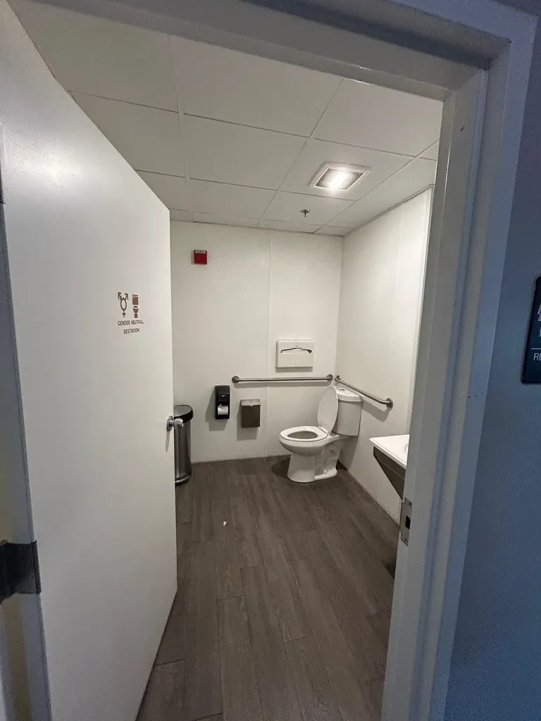 8 Delta Drive Londonderry NH 03053