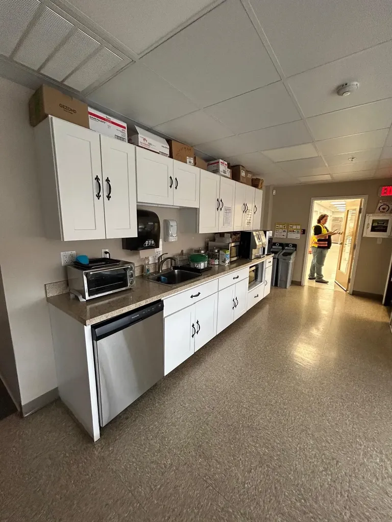 8 Delta Drive Londonderry NH 03053