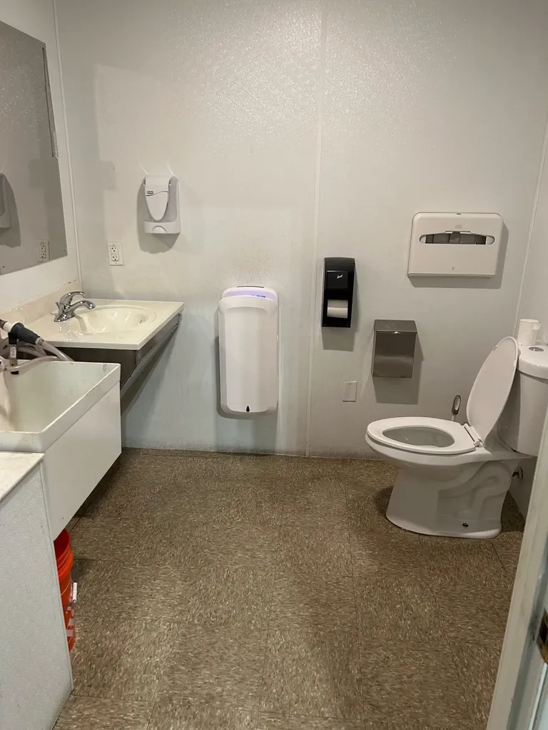 8 Delta Drive Londonderry NH 03053