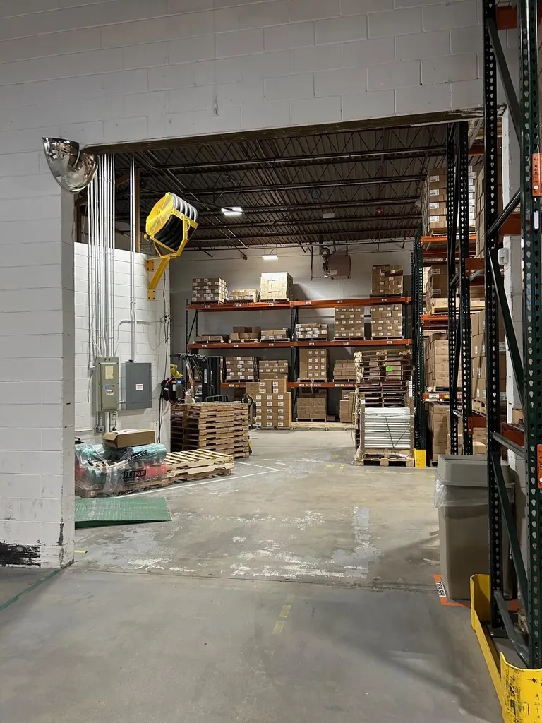 8 Delta Drive Londonderry NH 03053