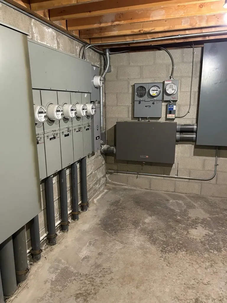 8 Delta Drive Londonderry NH 03053