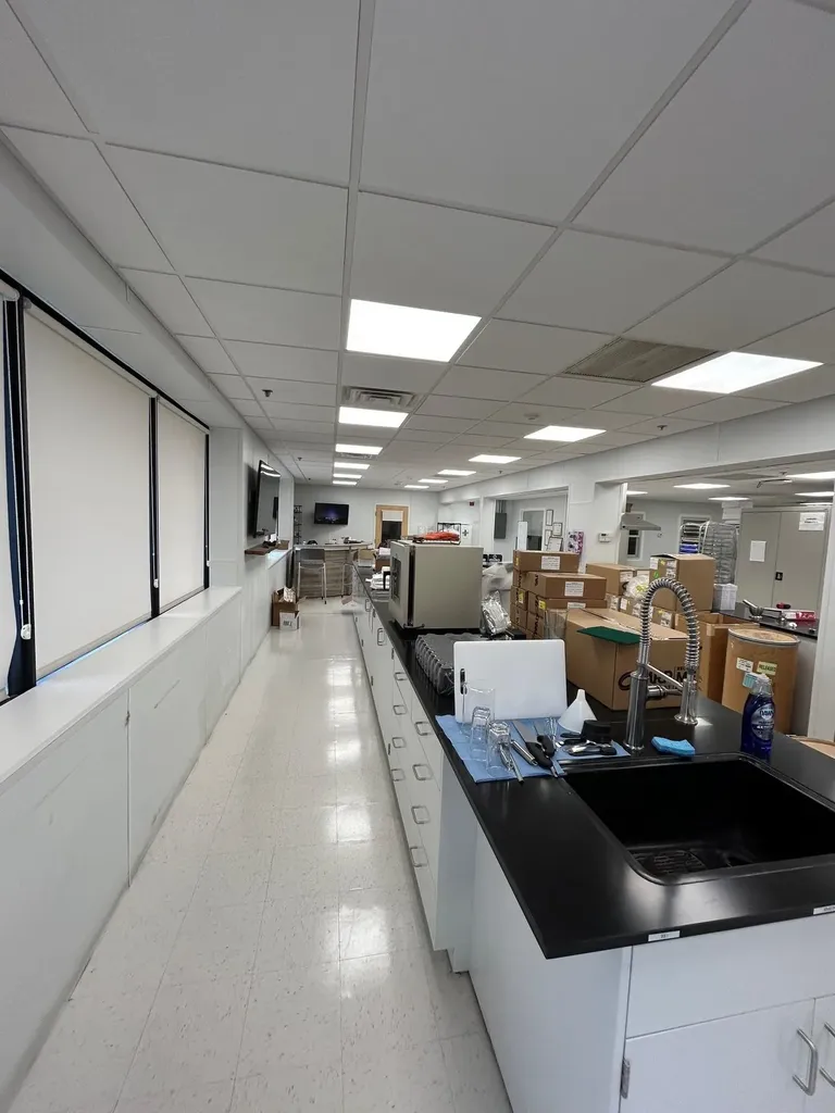 8 Delta Drive Londonderry NH 03053