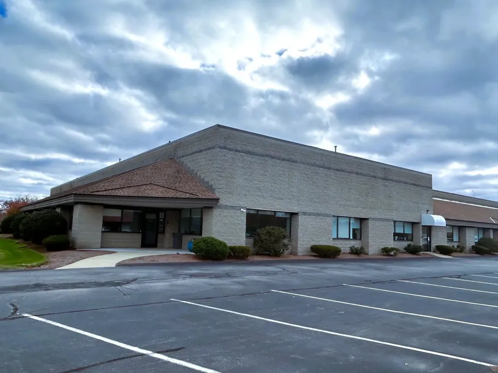 8 Delta Drive Londonderry NH 03053