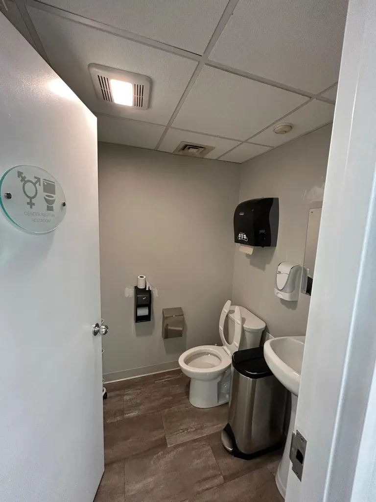 8 Delta Drive Londonderry NH 03053