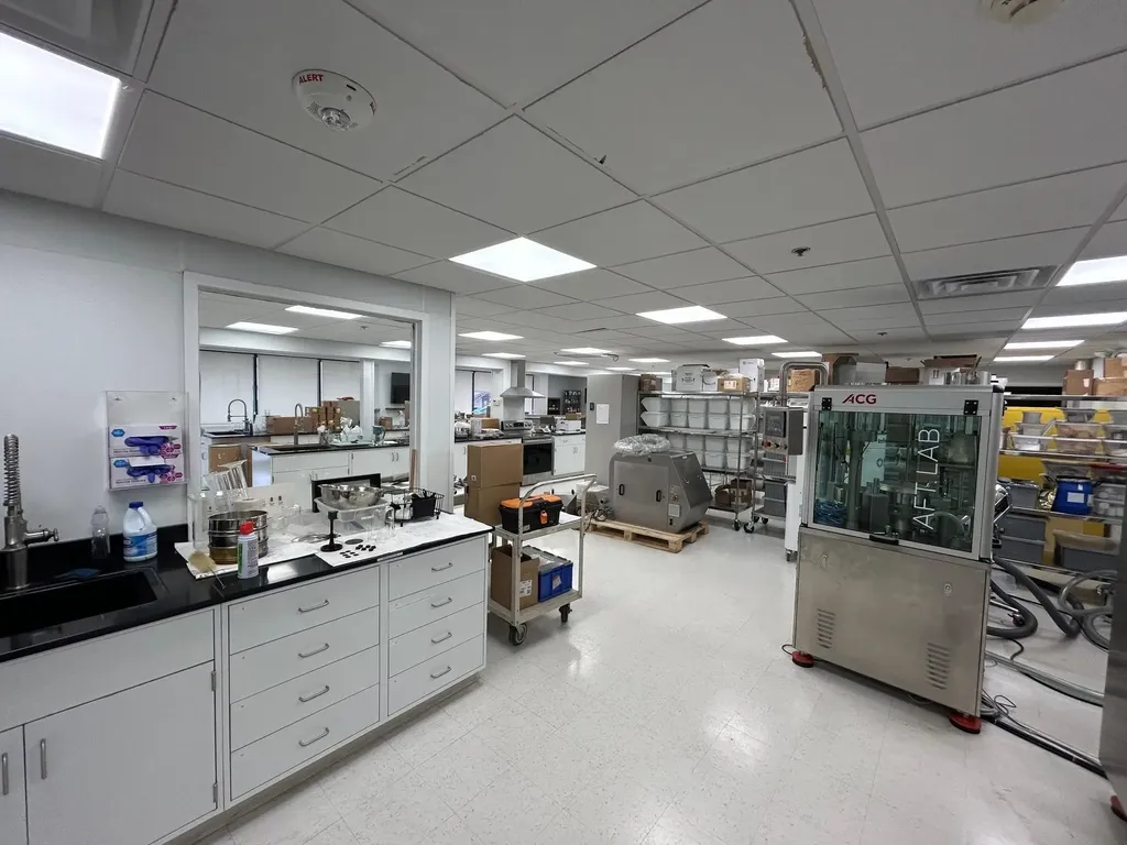 8 Delta Drive Londonderry NH 03053