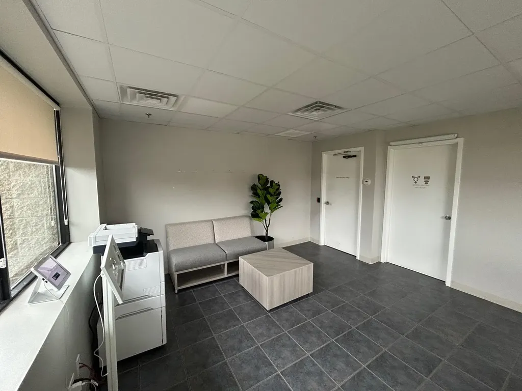 8 Delta Drive Londonderry NH 03053