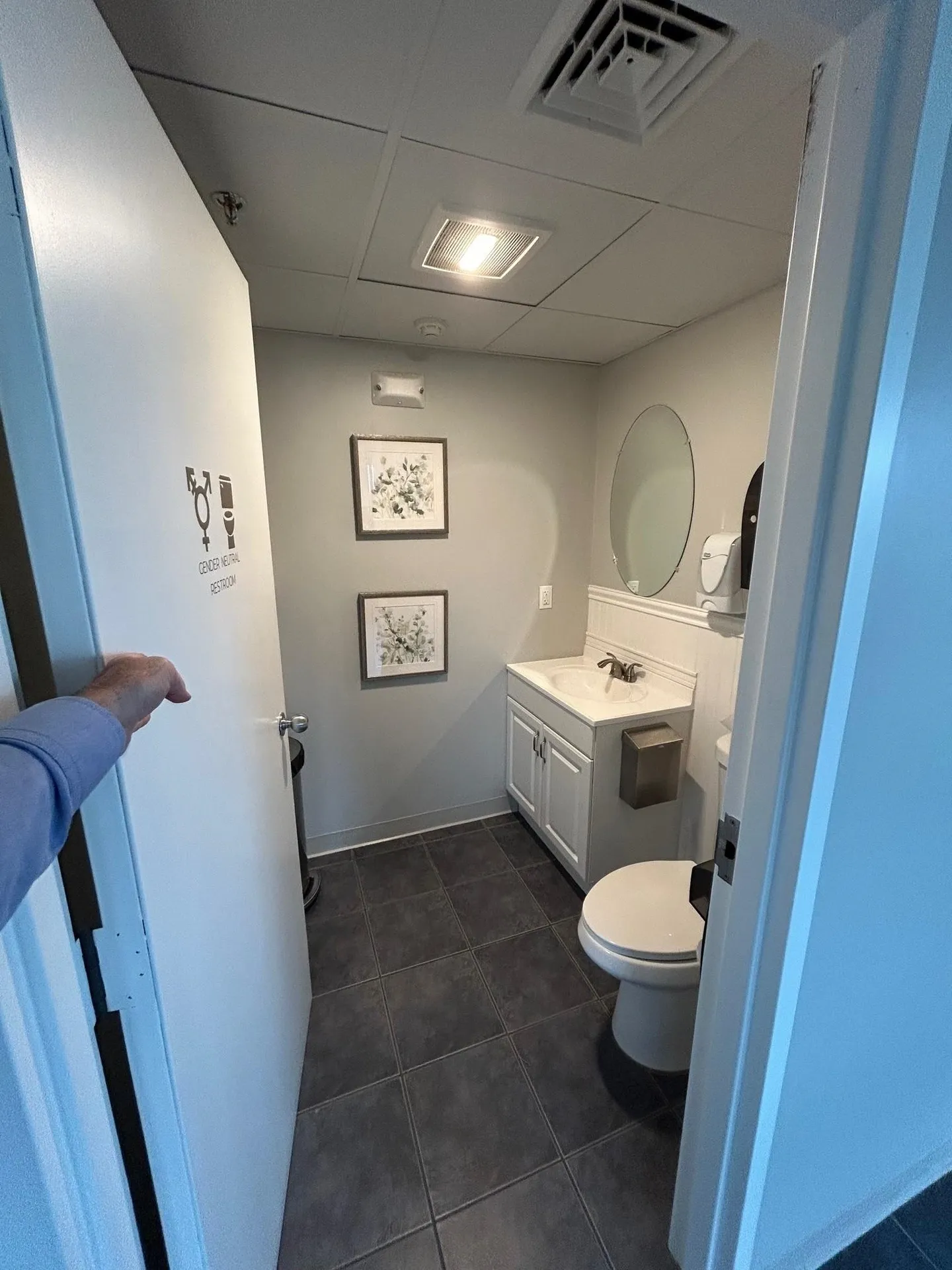 8 Delta Drive Londonderry NH 03053