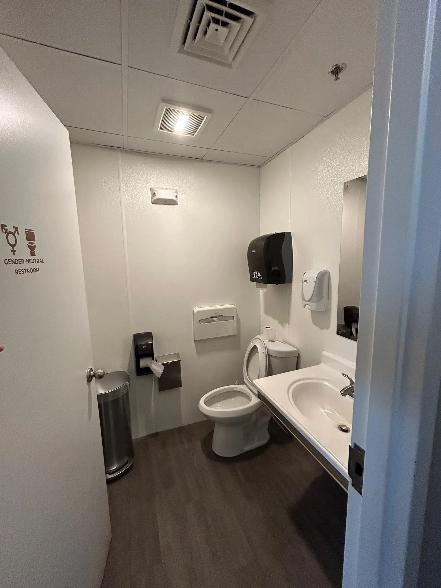 8 Delta Drive Londonderry NH 03053