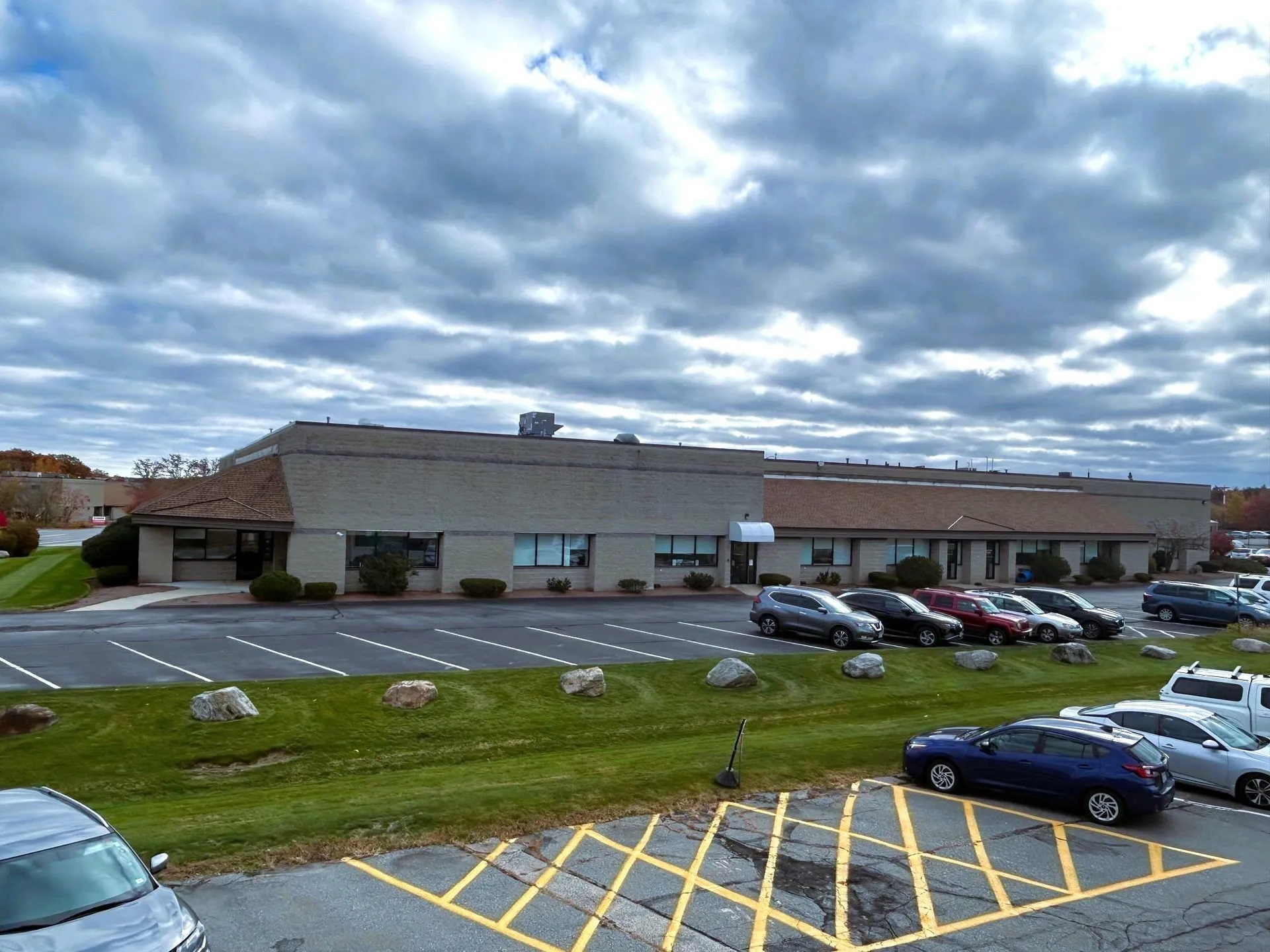 8 Delta Drive Londonderry NH 03053