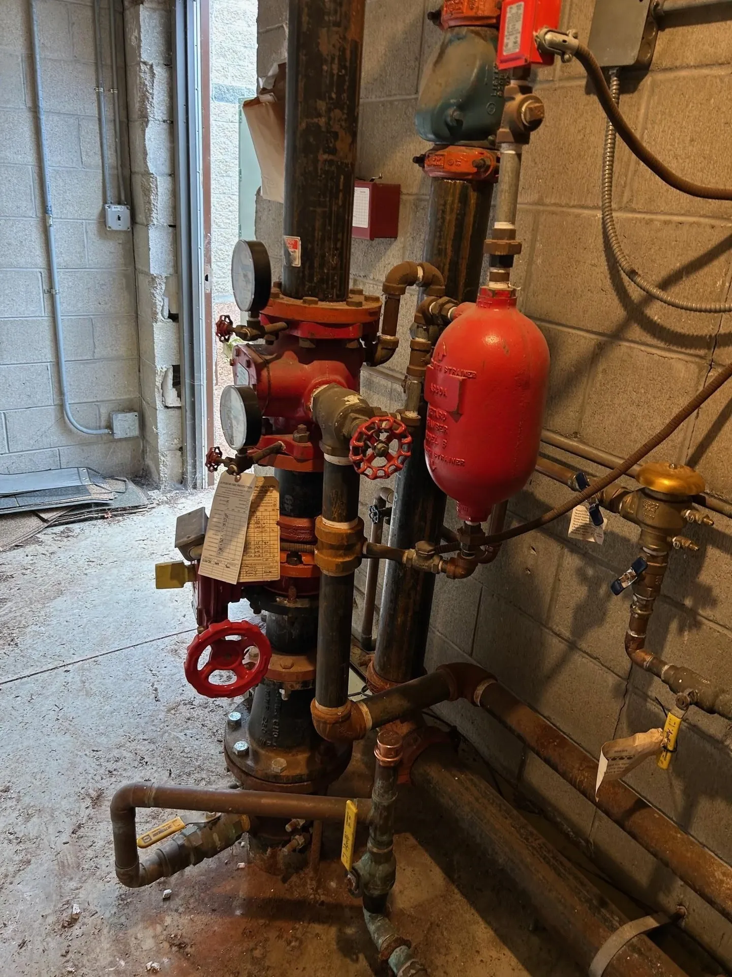 8 Delta Drive Londonderry NH 03053