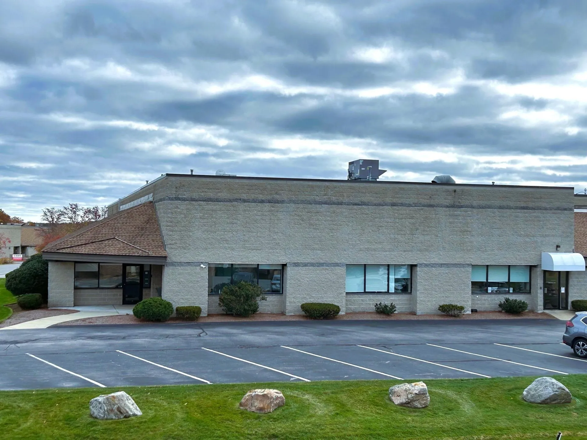 8 Delta Drive Londonderry NH 03053