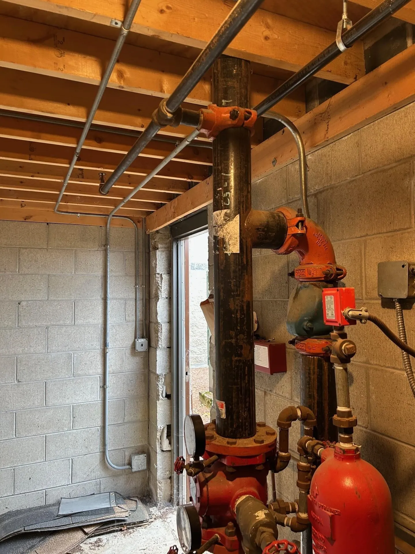 8 Delta Drive Londonderry NH 03053