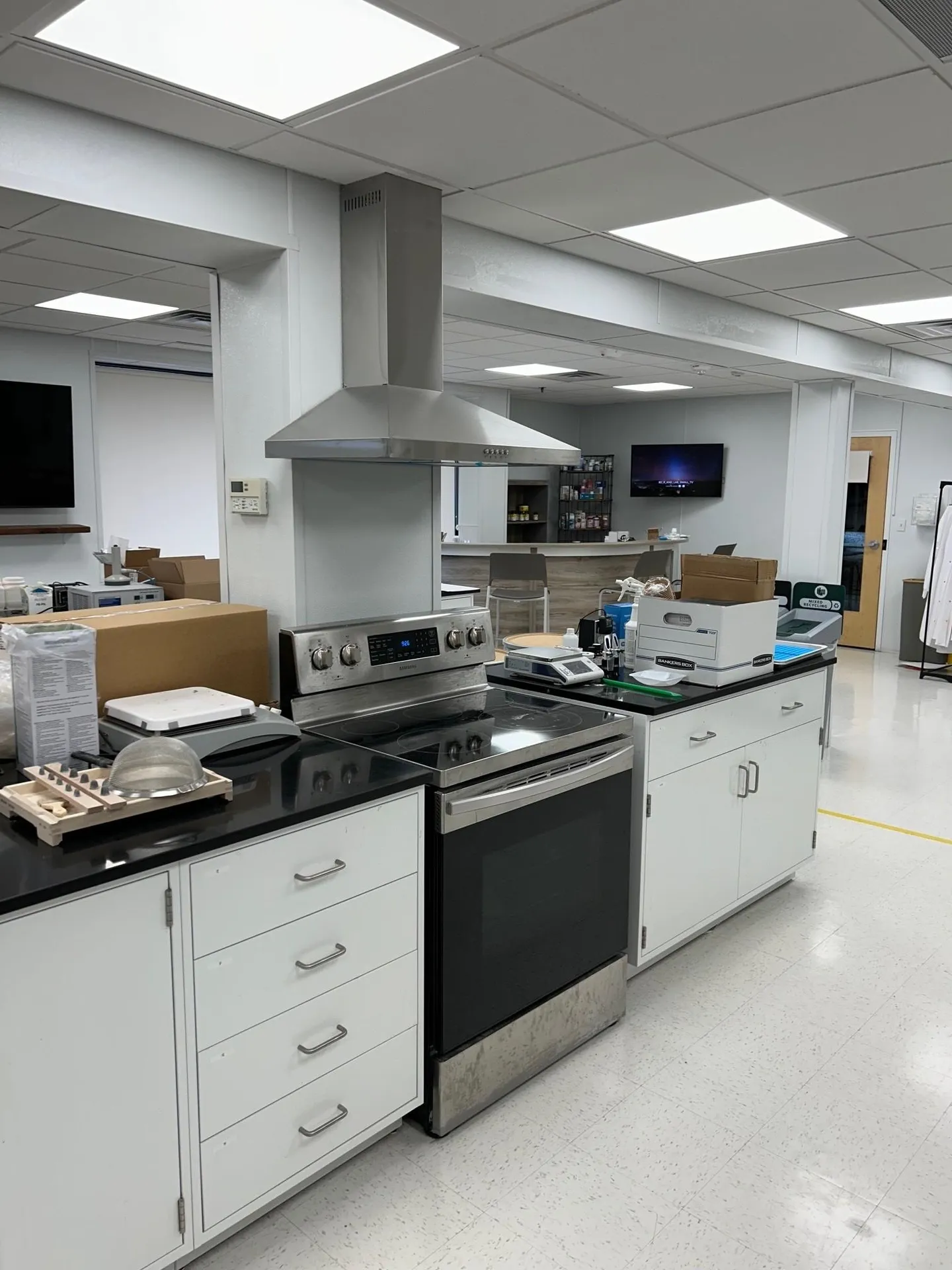 8 Delta Drive Londonderry NH 03053