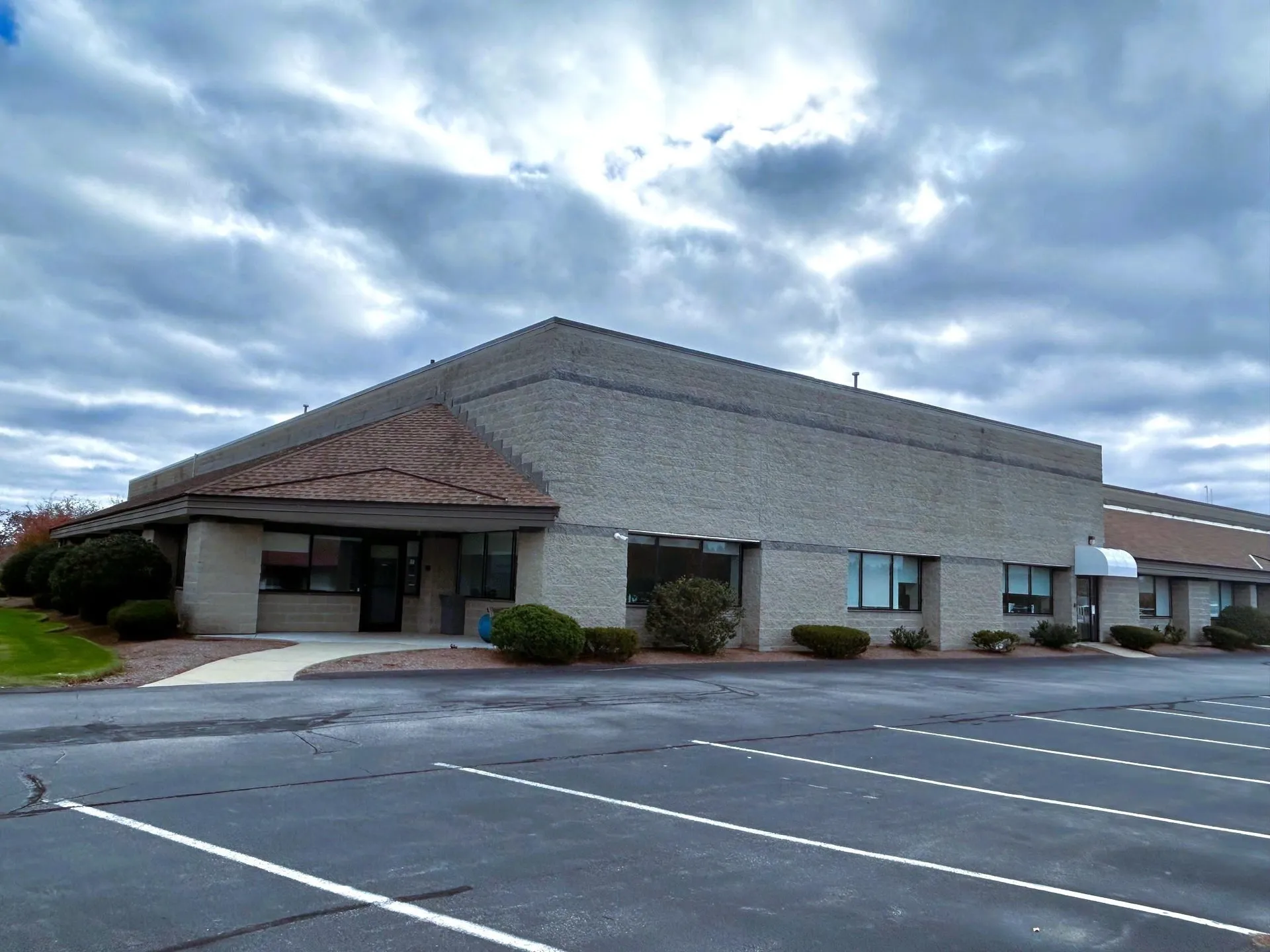 8 Delta Drive Londonderry NH 03053