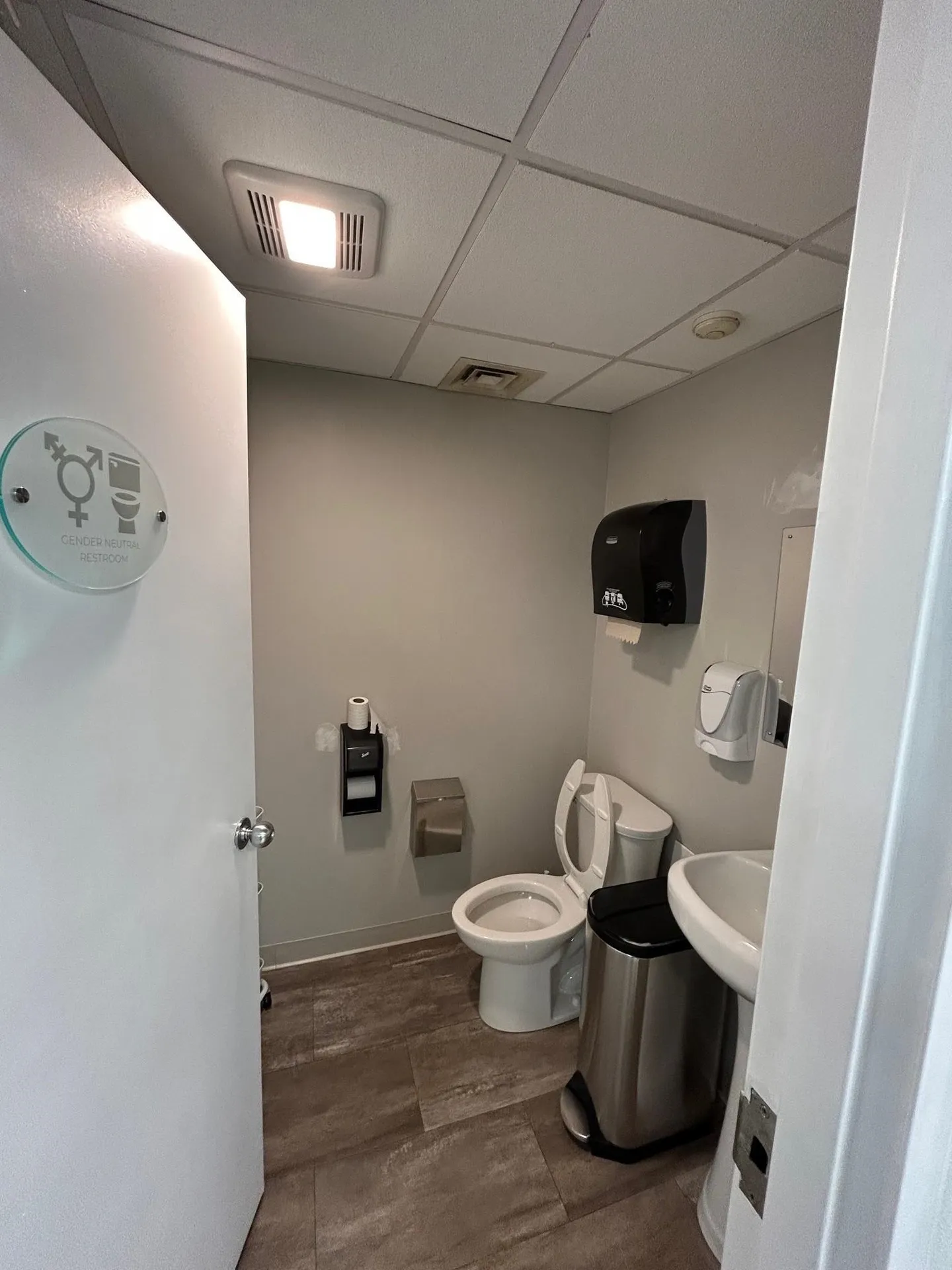 8 Delta Drive Londonderry NH 03053