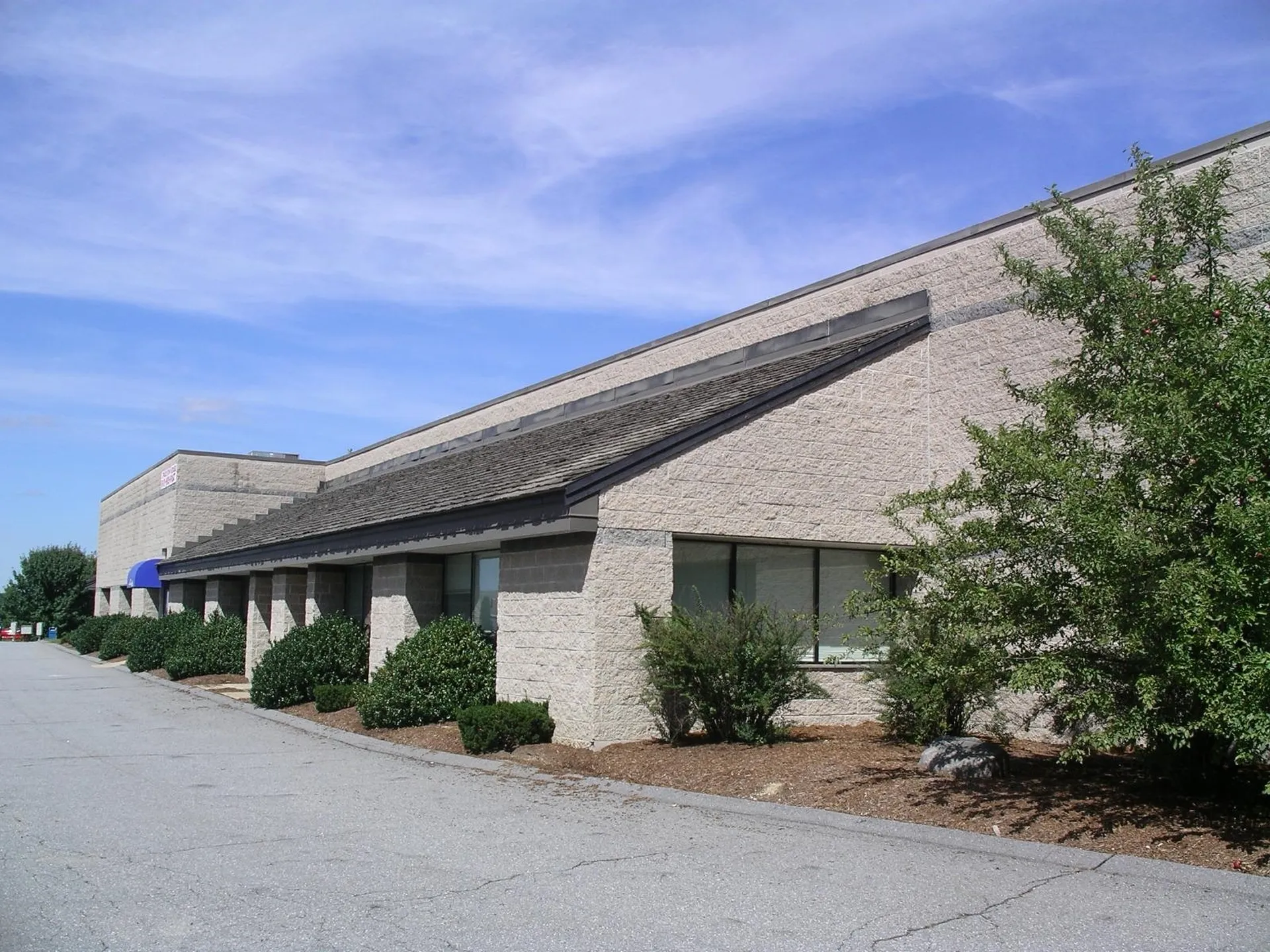 8 Delta Drive Londonderry NH 03053