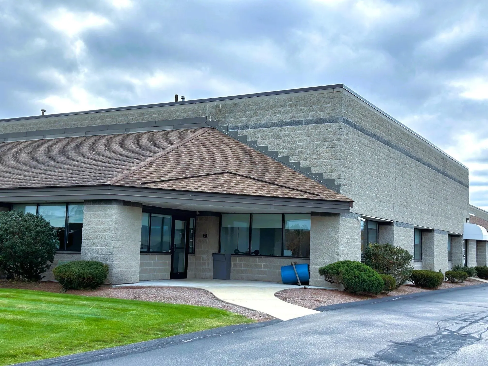 8 Delta Drive Londonderry NH 03053