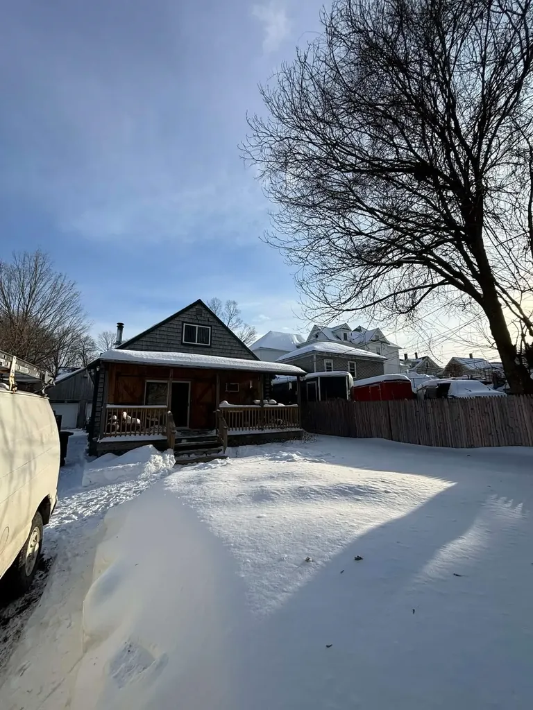 17 Crown Street Nashua NH 03060