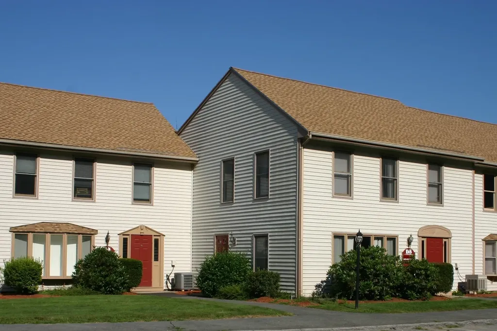 12 Parmenter Road Londonderry NH 03053