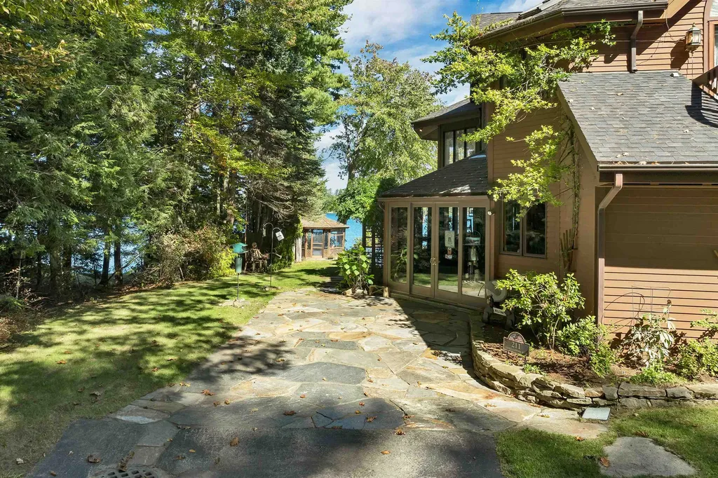 211 Dockham Shore Road Gilford NH 03249