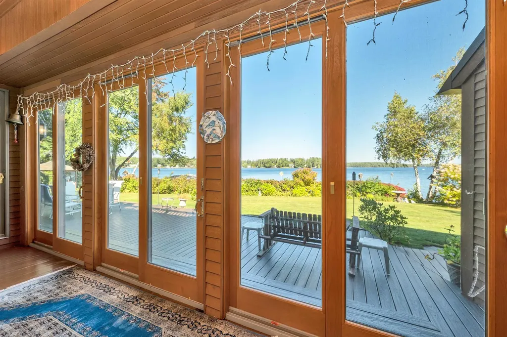 211 Dockham Shore Road Gilford NH 03249