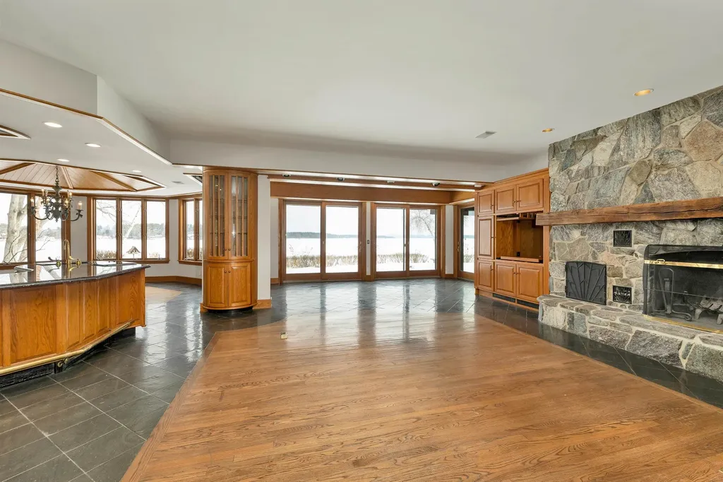 211 Dockham Shore Road Gilford NH 03249