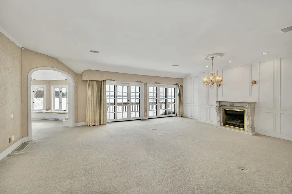 211 Dockham Shore Road Gilford NH 03249