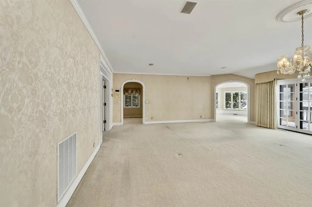 211 Dockham Shore Road Gilford NH 03249