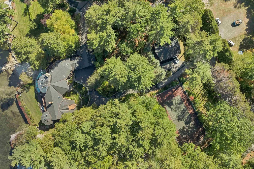 211 Dockham Shore Road Gilford NH 03249