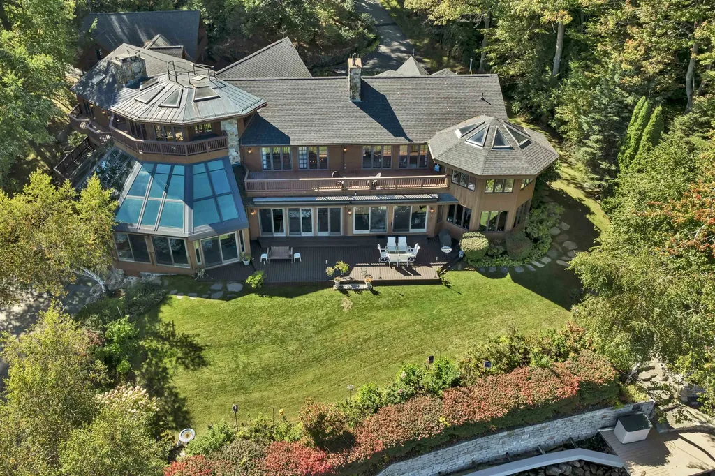 211 Dockham Shore Road Gilford NH 03249