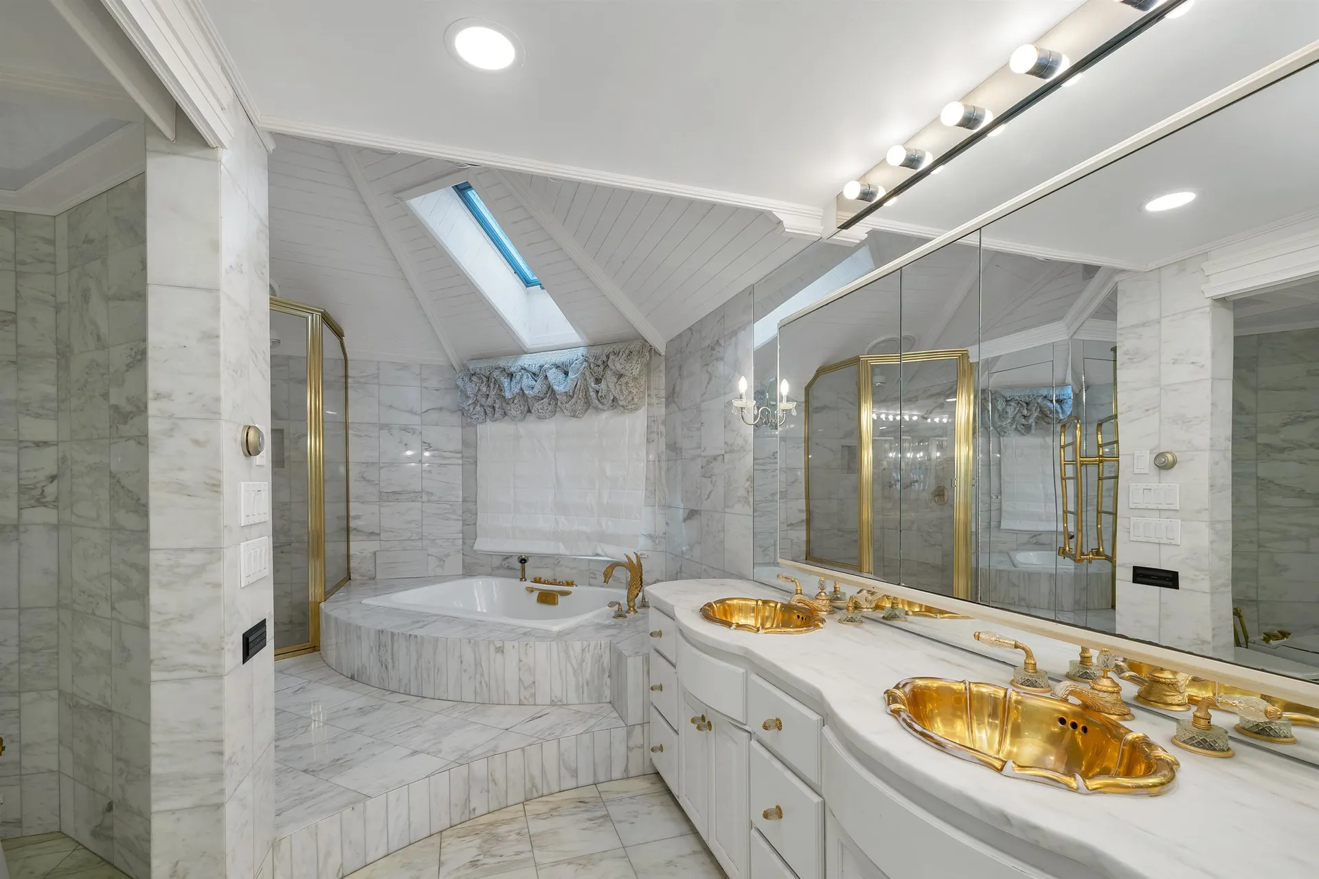 211 Dockham Shore Road Gilford NH 03249