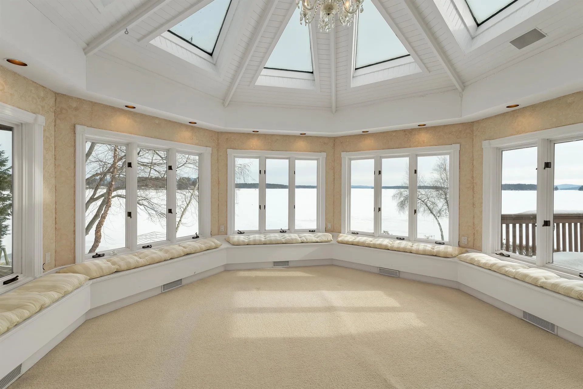 211 Dockham Shore Road Gilford NH 03249