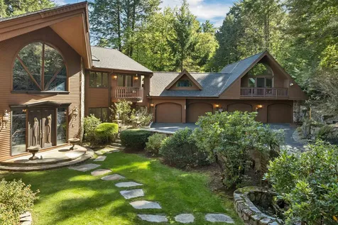 211 Dockham Shore Road Gilford NH 03249