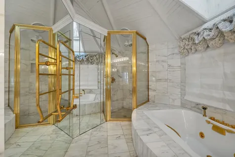 211 Dockham Shore Road Gilford NH 03249