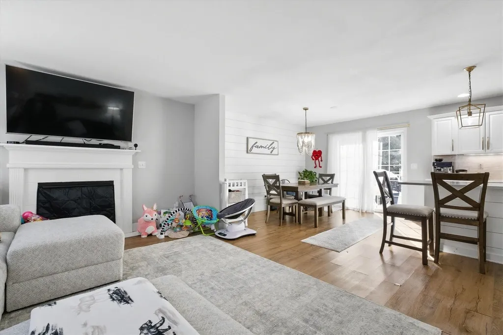 7 Boulder Court Raymond NH 03077