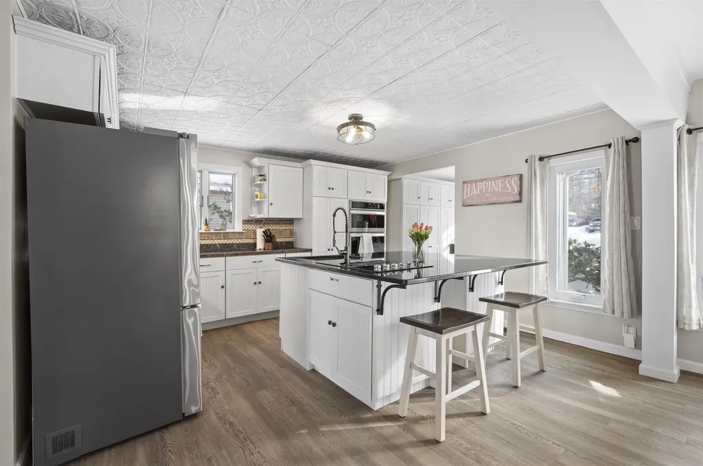 32 Main Street Kingston NH 03848