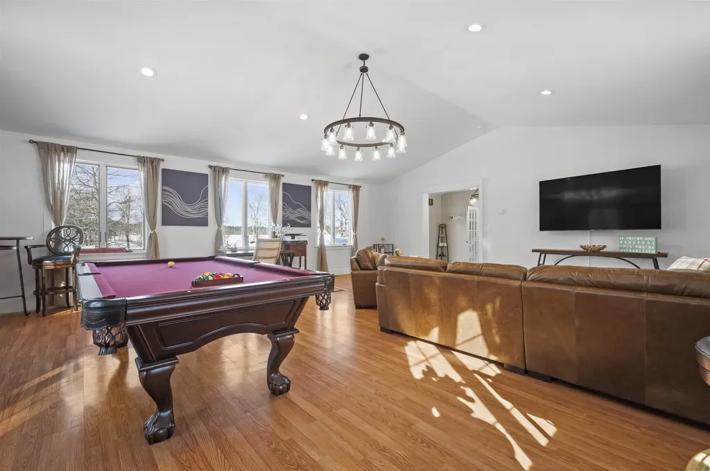 32 Main Street Kingston NH 03848