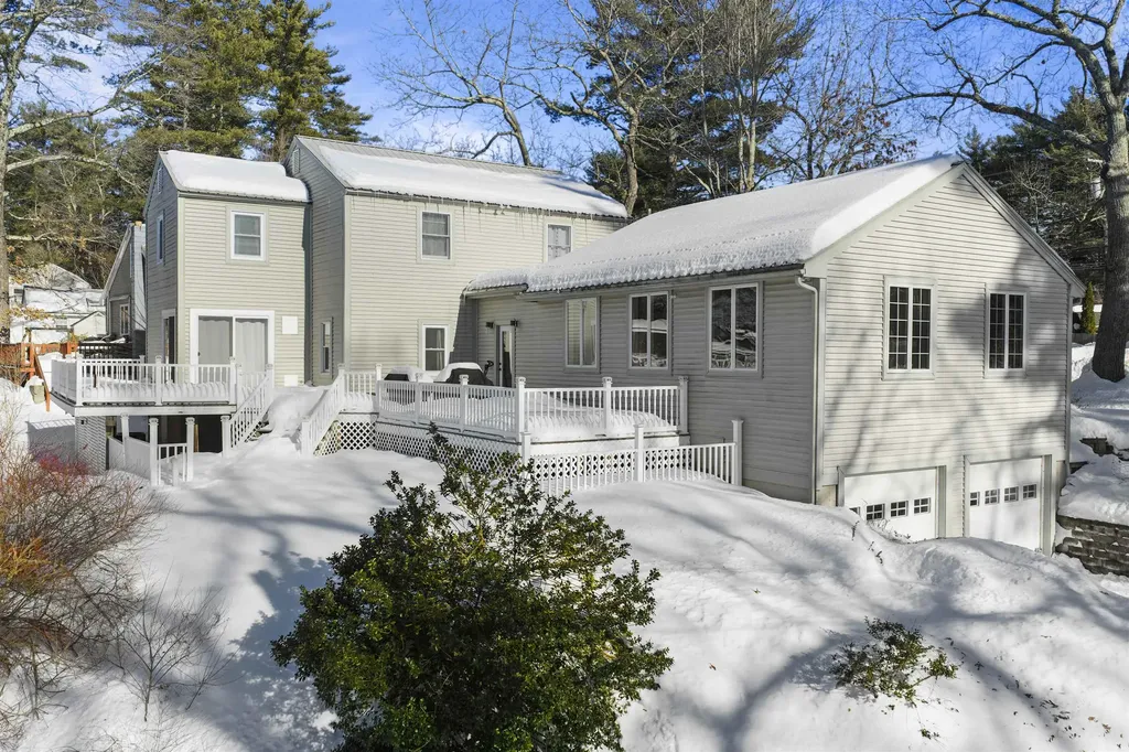 32 Main Street Kingston NH 03848