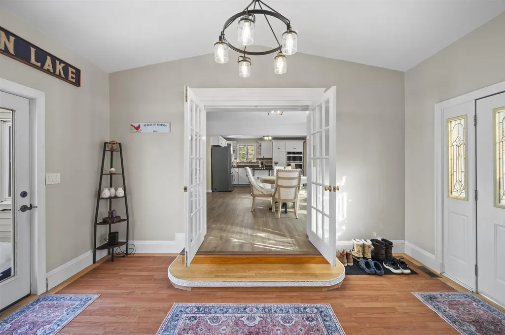 32 Main Street Kingston NH 03848