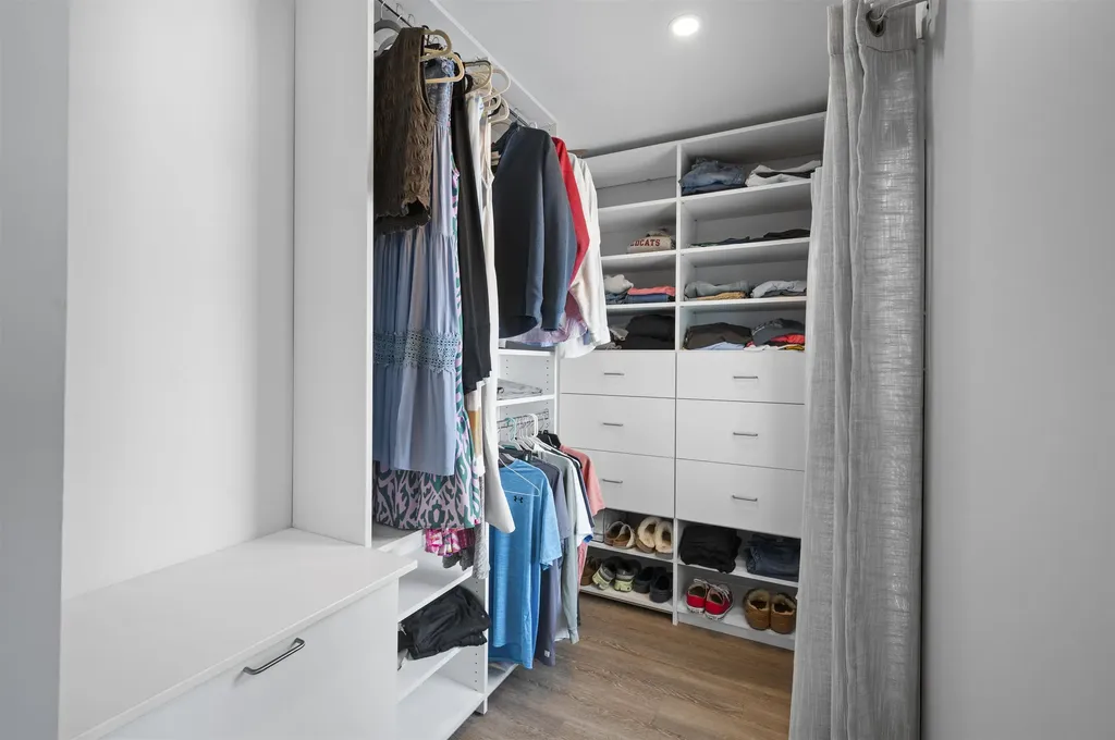 32 Main Street Kingston NH 03848