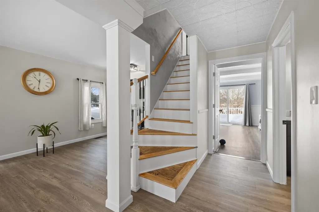 32 Main Street Kingston NH 03848