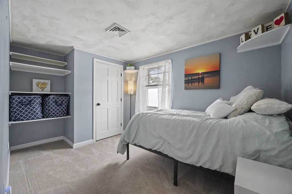 32 Main Street Kingston NH 03848