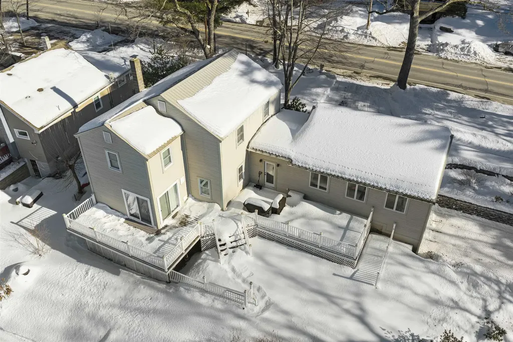 32 Main Street Kingston NH 03848