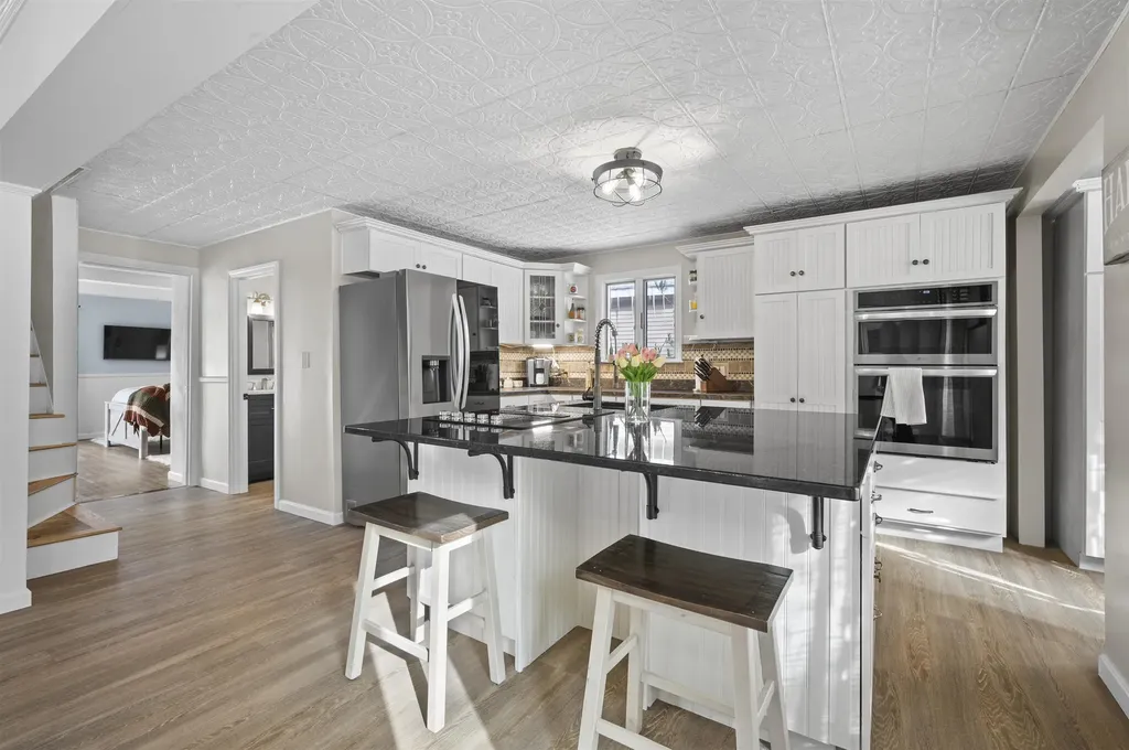 32 Main Street Kingston NH 03848