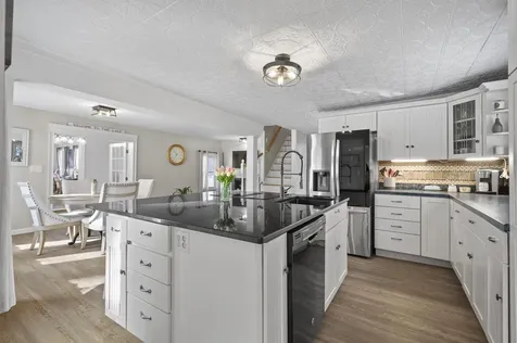 32 Main Street Kingston NH 03848