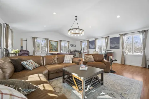 32 Main Street Kingston NH 03848