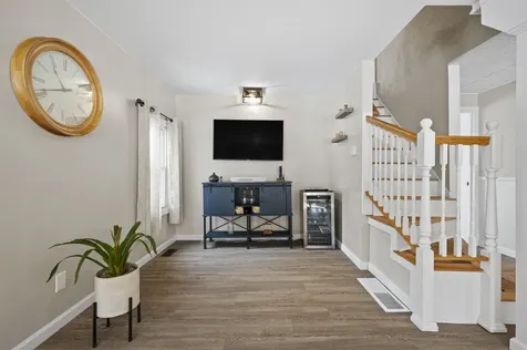 32 Main Street Kingston NH 03848