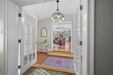 32 Main Street Kingston NH 03848