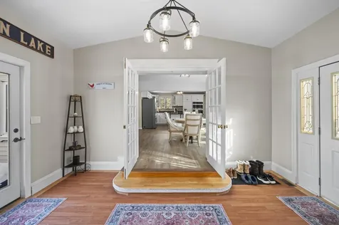 32 Main Street Kingston NH 03848