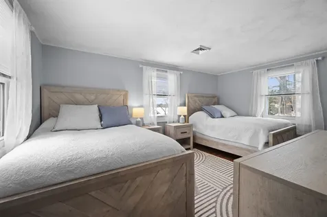 32 Main Street Kingston NH 03848